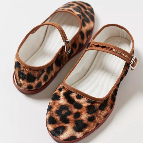 Urban Outfitters Velvet Mary Leopard Jane Flats size 7 New - Picture 6 of 7
